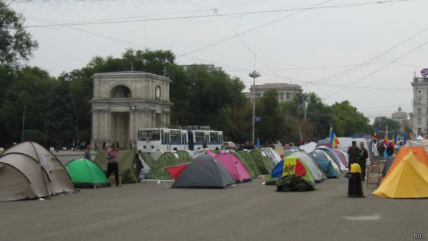 150915151132_chisinau_moldova_protest_640x360_bbc