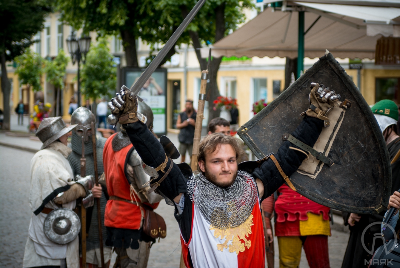 средневековые рыцари на Дерибасовской (12)