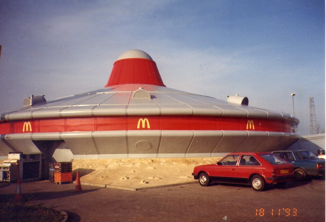 Инопланетный McDonald’s в Кембриджшире, Великобритания. @K_Vo