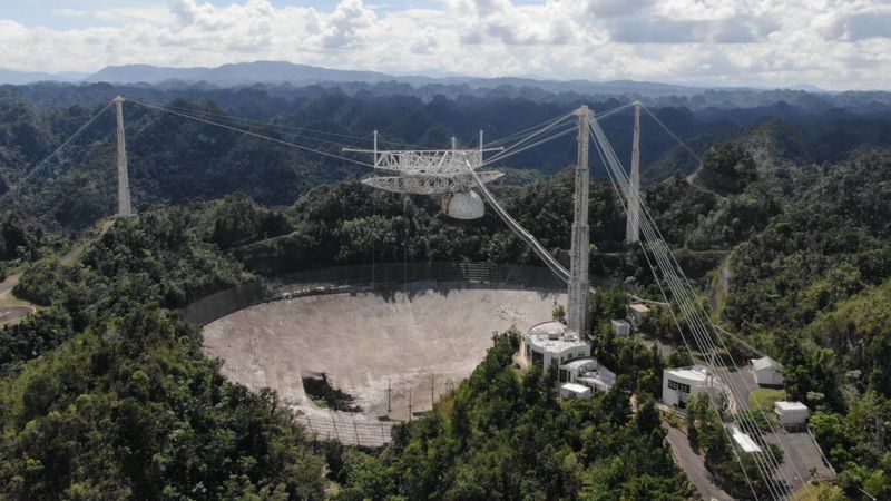 В Пуэрто-Рико из-за угрозы обрушения демонтируют знаменитый телескоп. Он даже снялся в бондиане