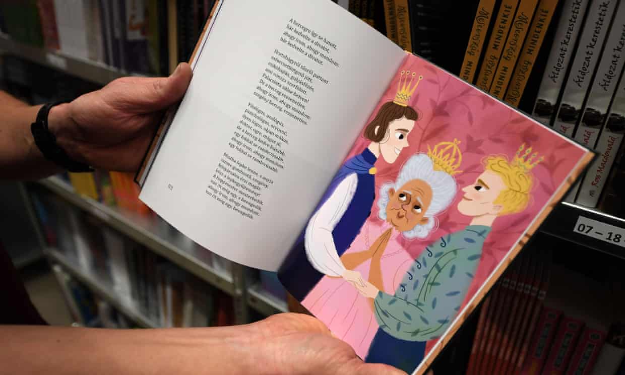 Венгрия заставила издателя добавить дисклеймер в детскую книгу об ЛГБТ
