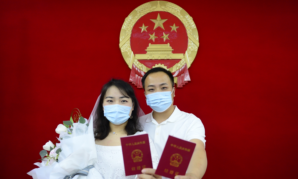 В Китае количество разводов снизилось на 70% после введения закона «Об остывании»