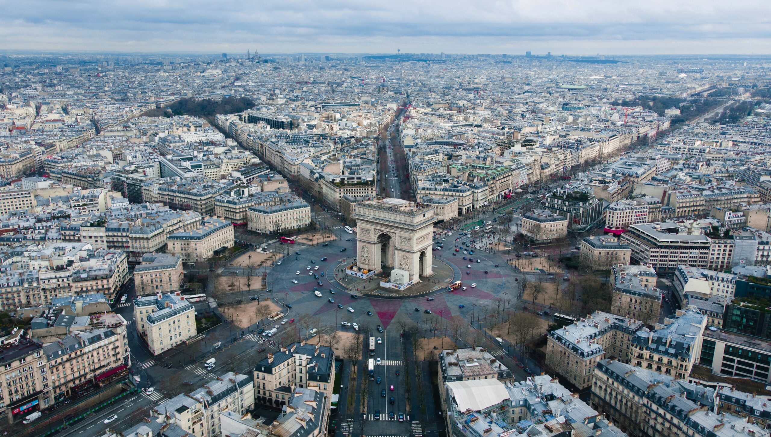 Власти Парижа ограничат скорость авто до 30 километров в час