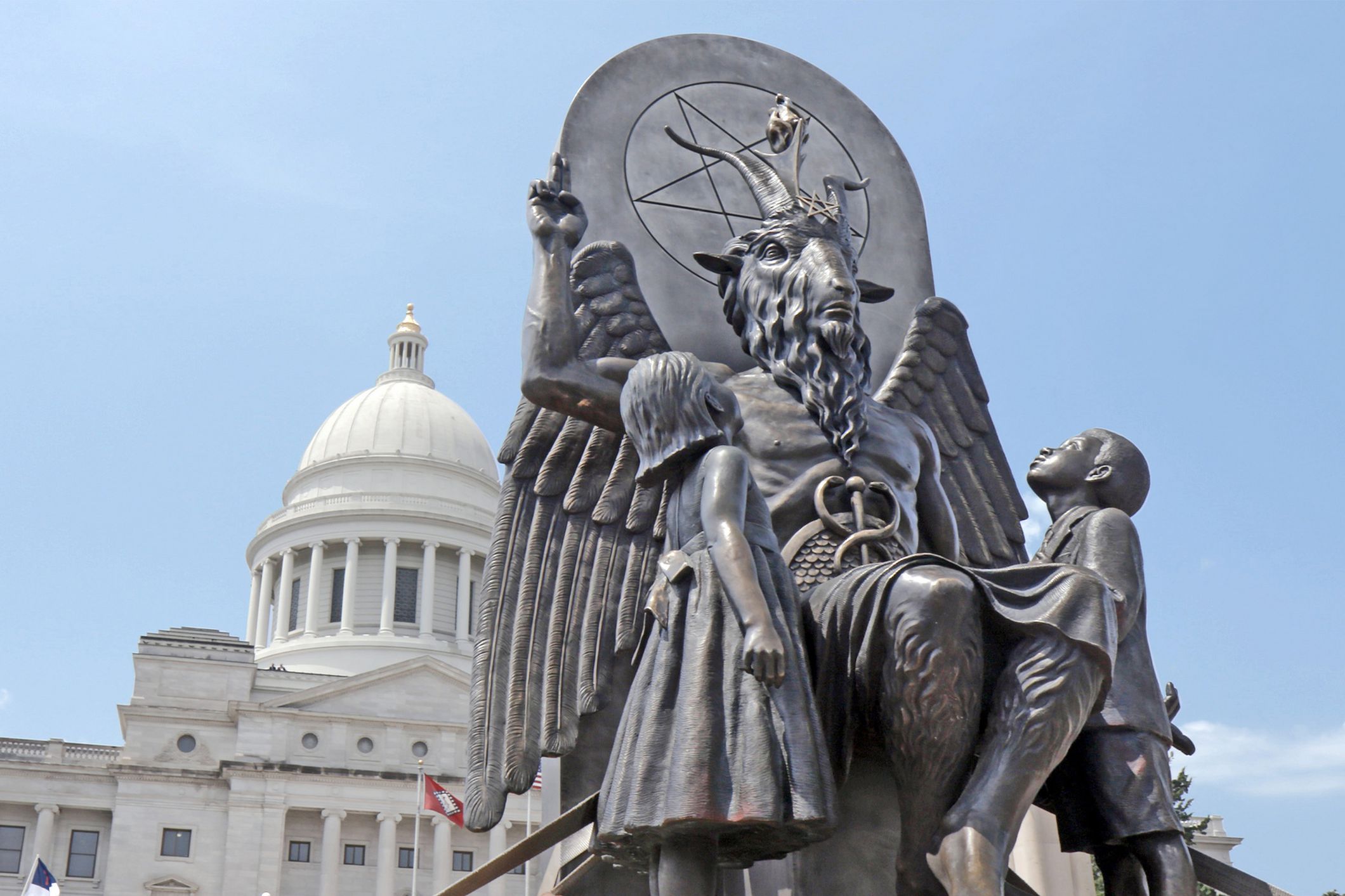 Пенсильванским сатанистам разрешили носить дьявольскую символику в школах