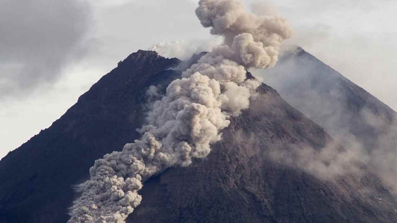 В Индонезии произошло извержение вулкана. Погибли десятки человек