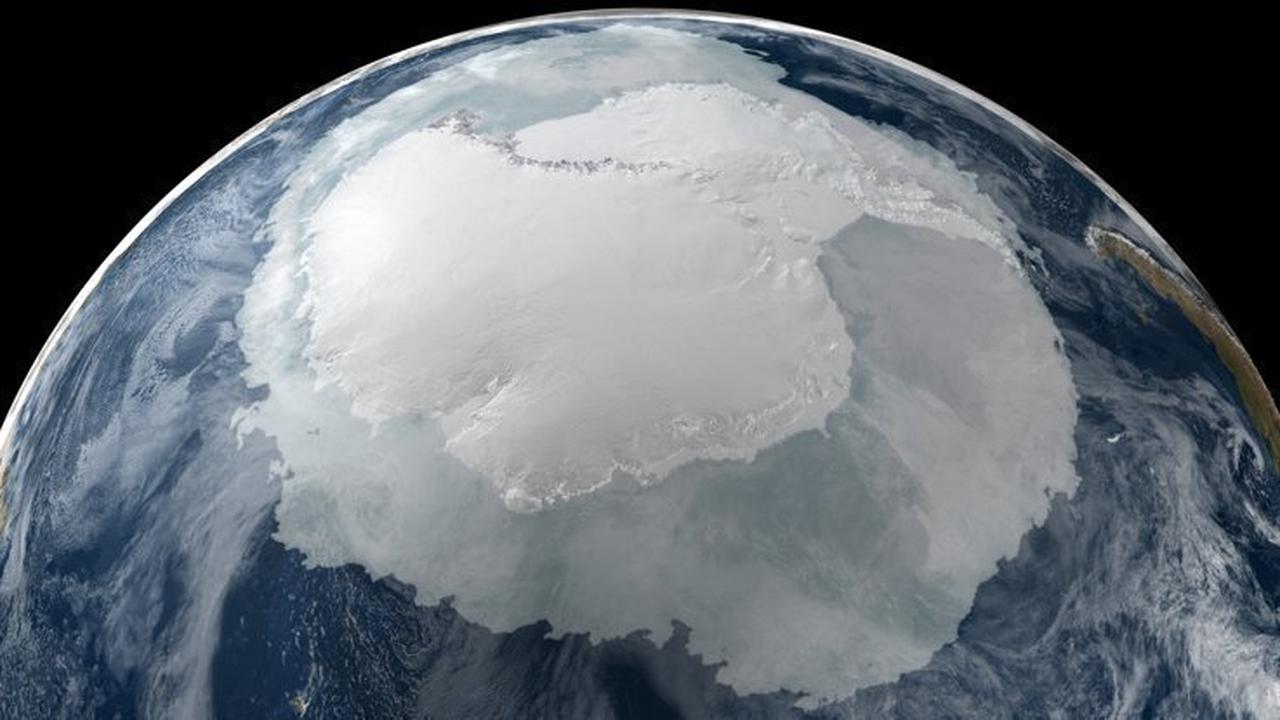 Ученые подсчитали количество метеоритов, разбросанных по Антарктиде. Их 300 тысяч