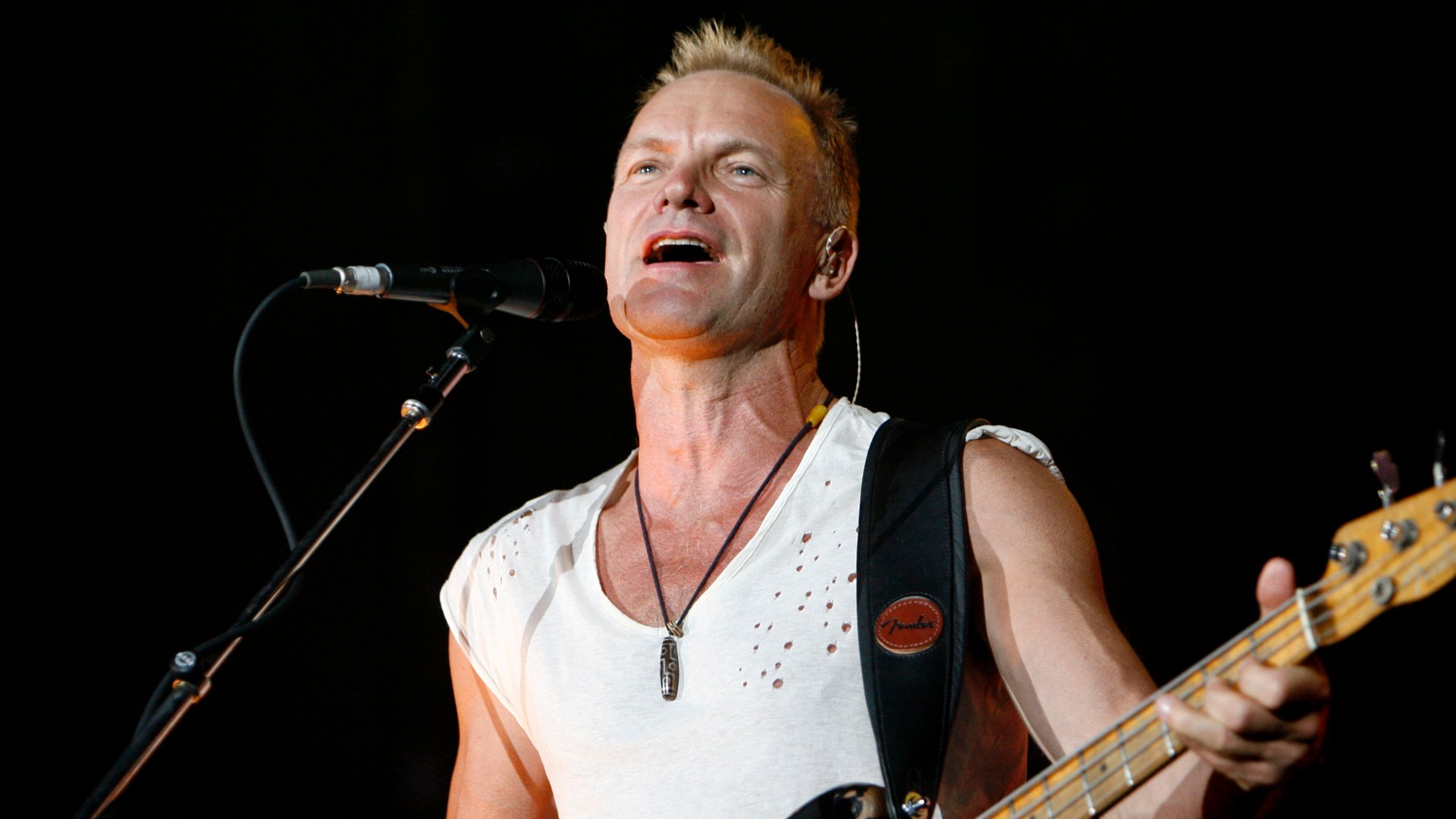 Відео дня. Sting виконує пісню про ядерне озброєння та закликає припинити війну в Україні