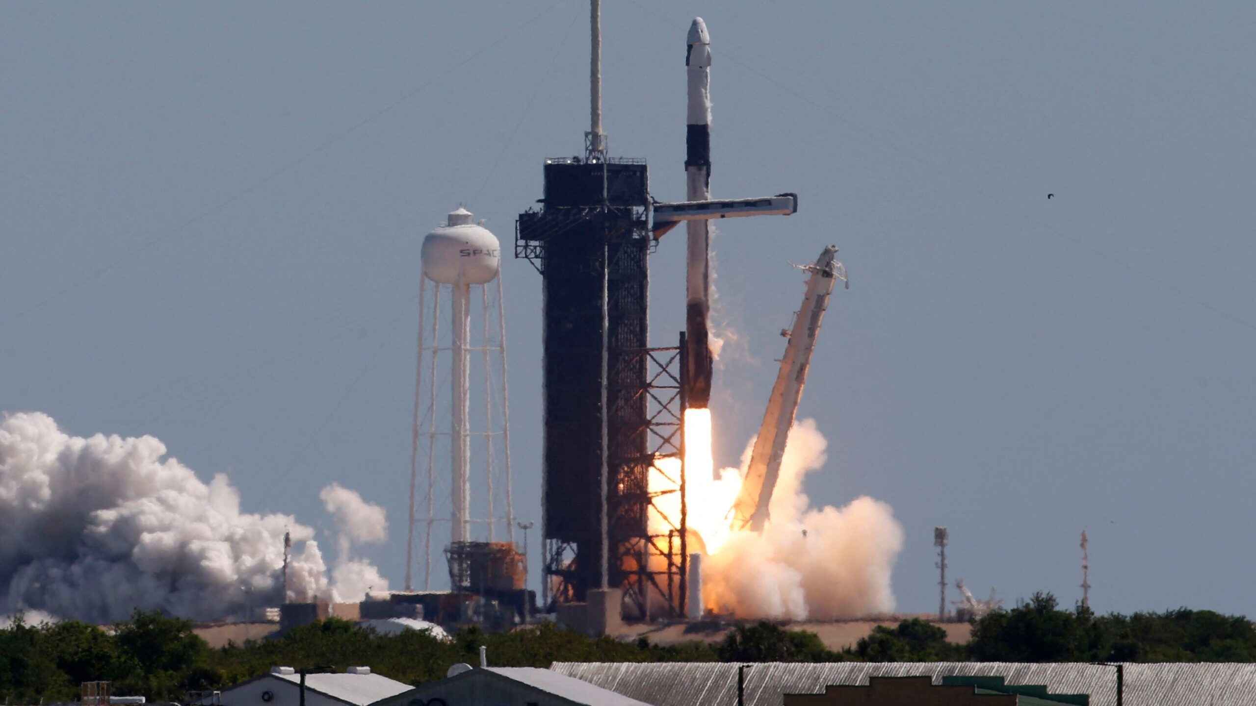 SpaceX запустила першу в історії комерційну туристичну місію до МКС
