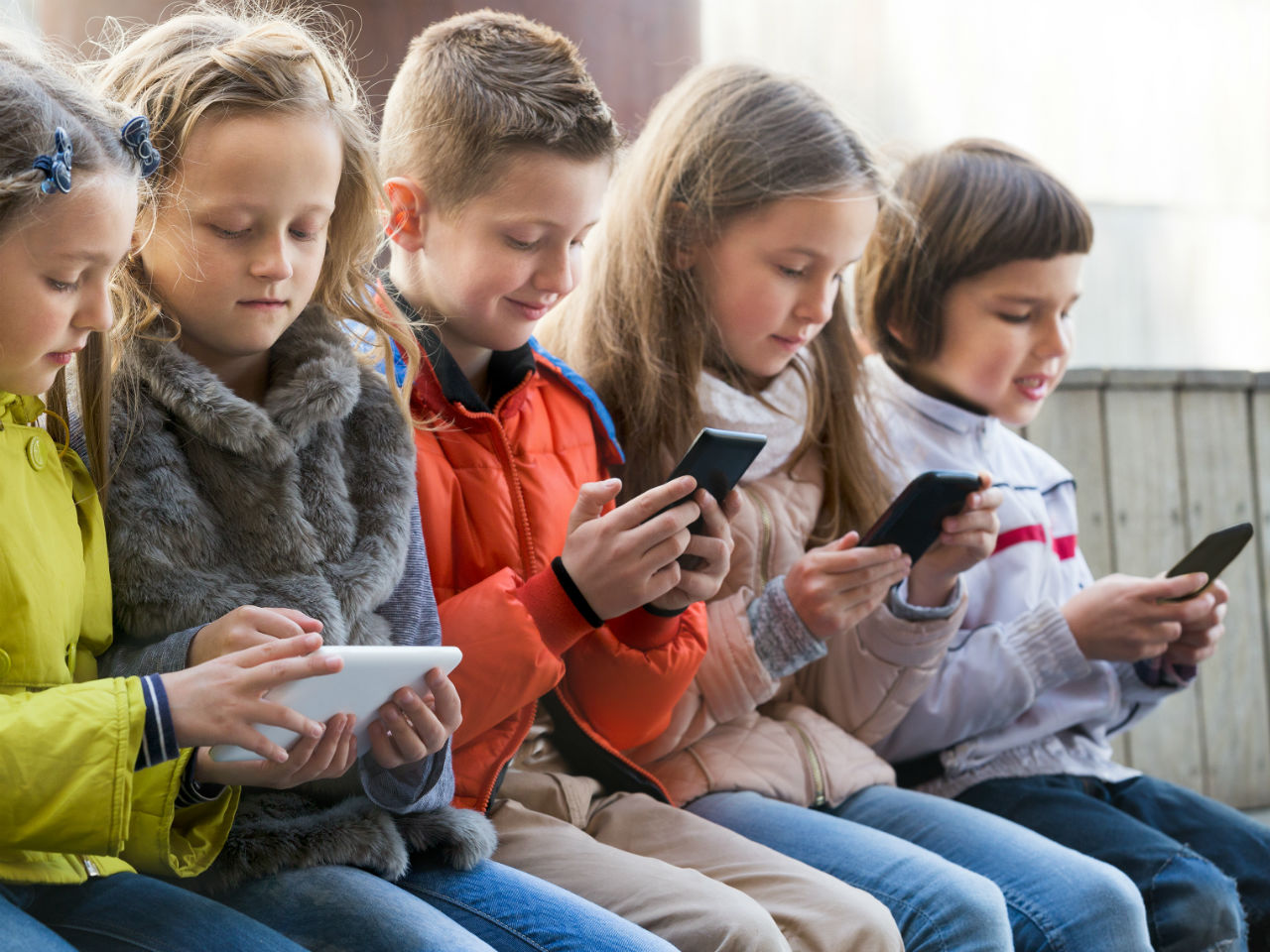 РФ вербувала українських дітей через ігри на смартфоні. Що відбувається?