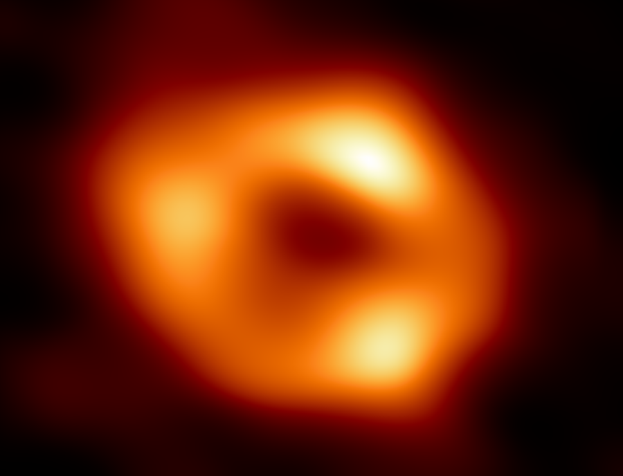 Опубліковано перше фото тіні надмасивної чорної діри в центрі Чумацького Шляху