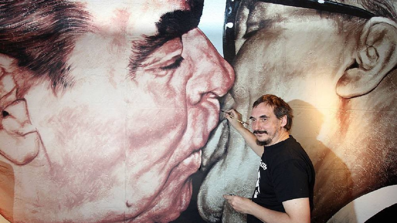 Помер автор графіті «Братський поцілунок» на Берлінській стіні