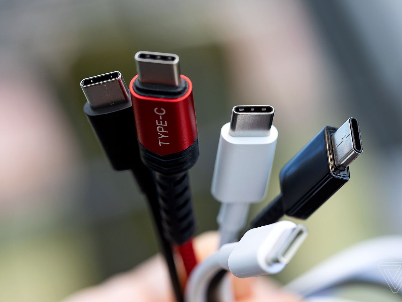 ЄС перейде на єдиний зарядний кабель для усіх пристроїв